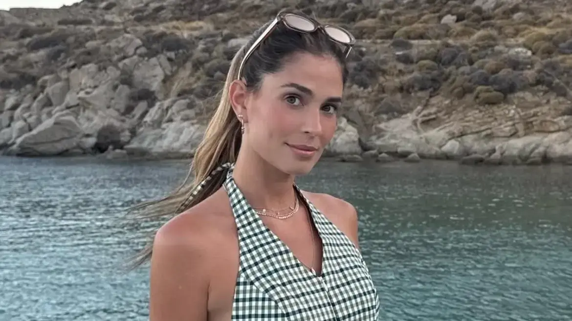 קורל סימנוביץ' בשמלת מיני של דניאל יונה