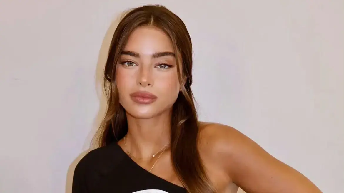 נועה קירל לובשת אדידס