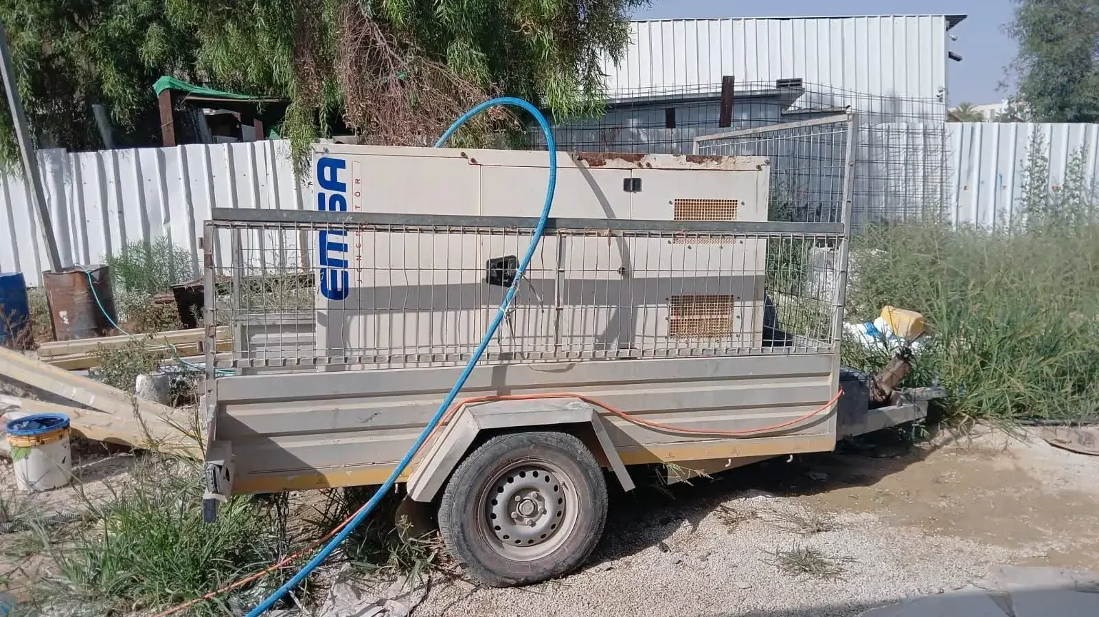 אחד הגנרטורים שהובאו לשכונת ירמוכ ברהט בעקבות הפסקת החשמל אחד הגנרטורים שהובאו לשכונת ירמוכ ברהט בעקבות הפסקת החשמל