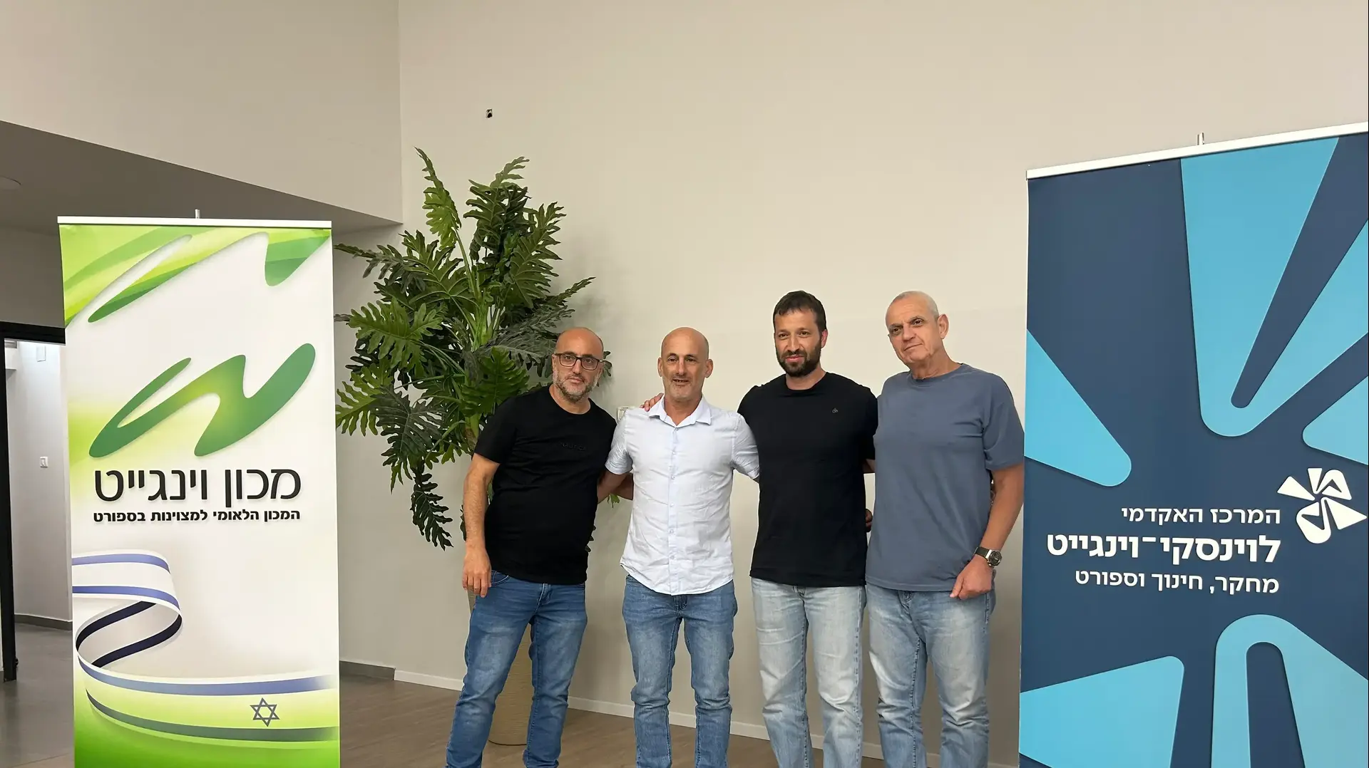 מימין לשמאל - פרופ' רוני לידור, תומר יעקב, רועי ברקוביץ וגיא אטיאס