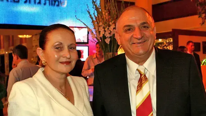 יצחק תשובה ואשתו בוועידת ישראל לעסקים.