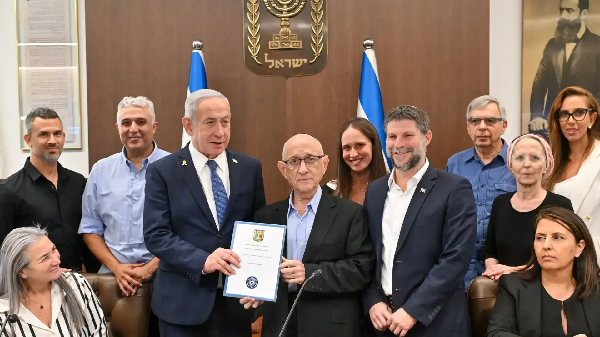 נתניהו, סמוטריץ' ונגל בקבלת הדו"ח בנושא AI