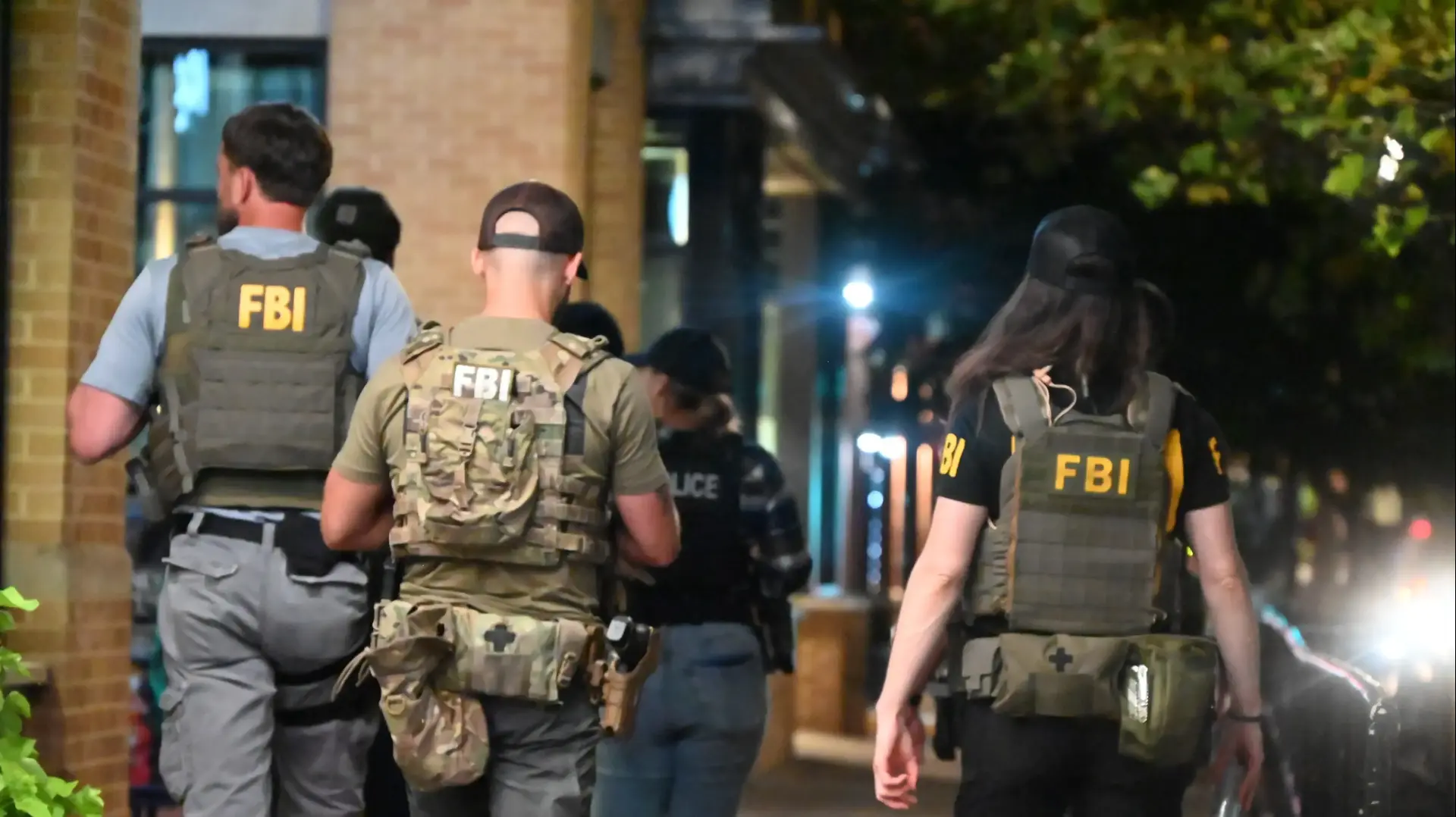 סוכני FBI מסיירים ברחובות וושינגטון הבירה, ארה"ב, 10 באוגוסט 2025