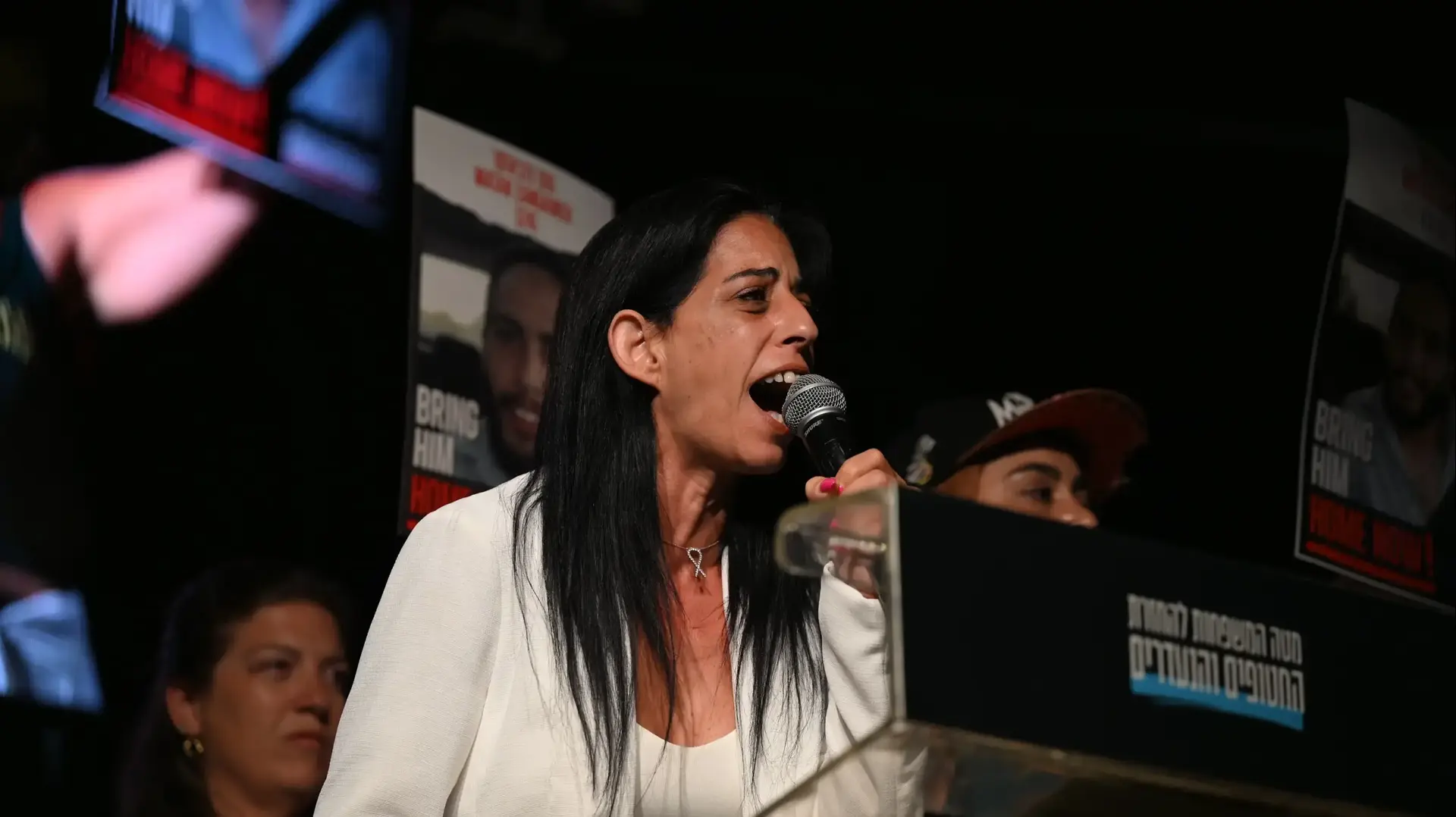 עינב צנגאוקר בעצרת, כיכר החטופים. 17 באוגוסט 2025