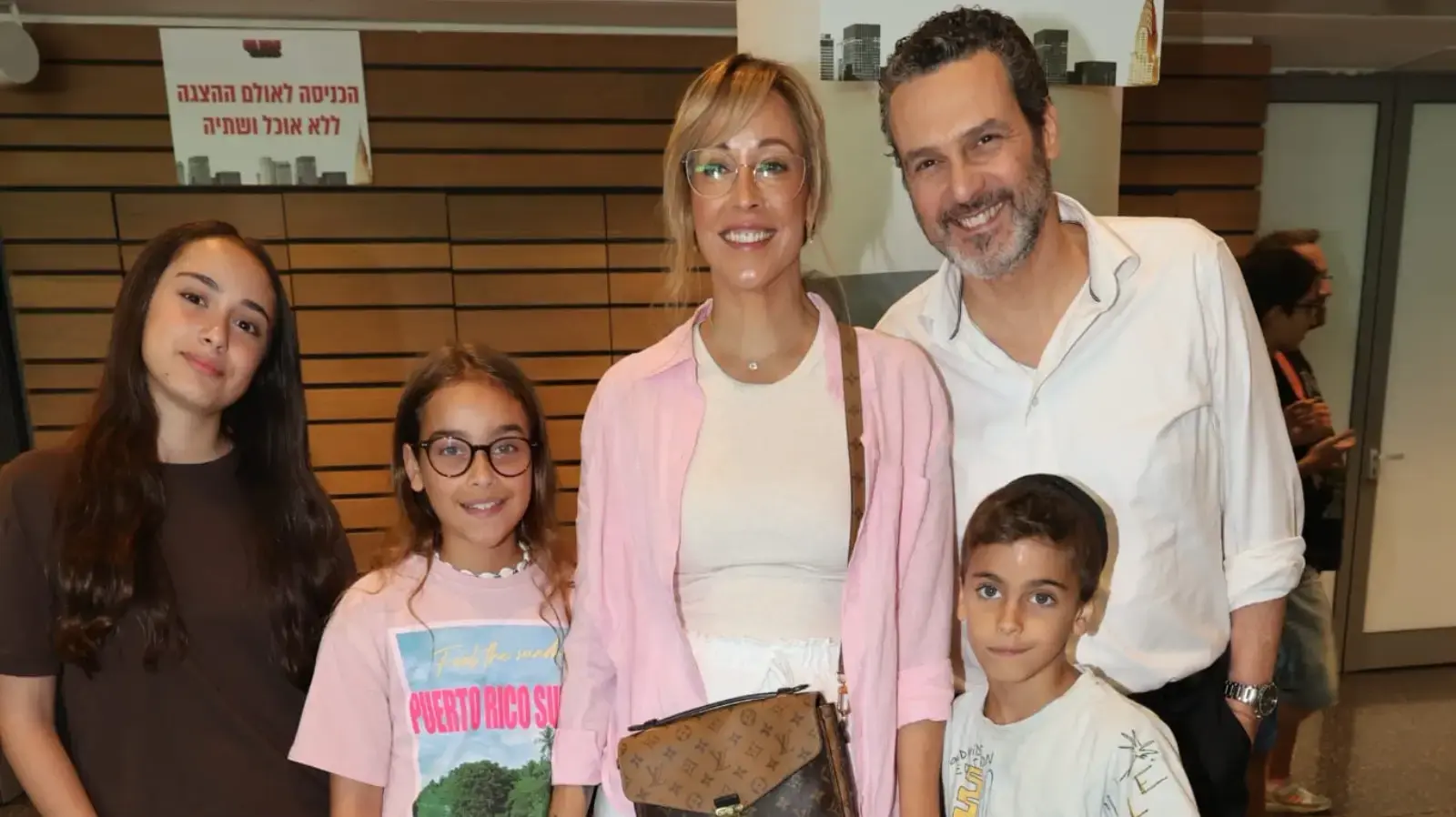 עודד מנשה עדן הראל והילדים בפרימיירת המחזמר ״אנני״