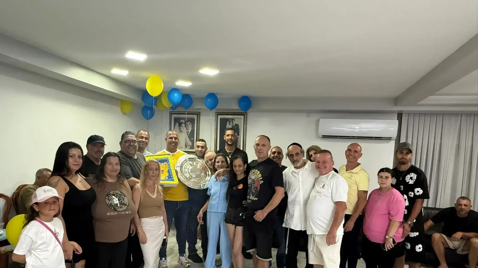יום הולדתו ה-45 של מני לוי