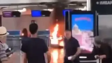 נוסע שרף את הצ'ק אין בשדה התעופה במילאנו