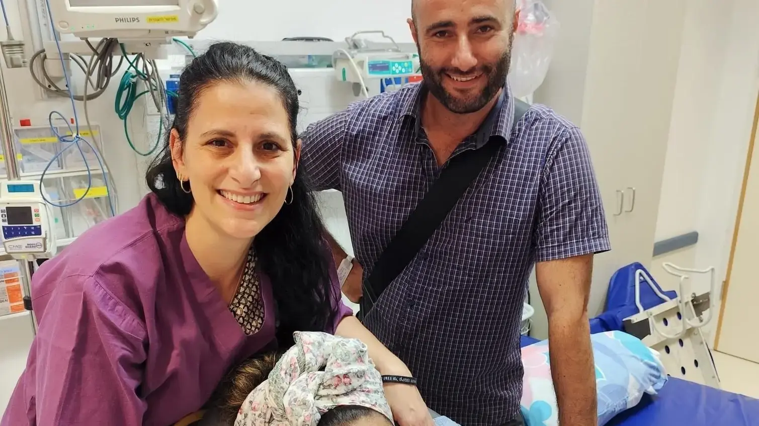 הללי, בעלה, המיילדת בטיאנה והתינוק המתוק החדש
