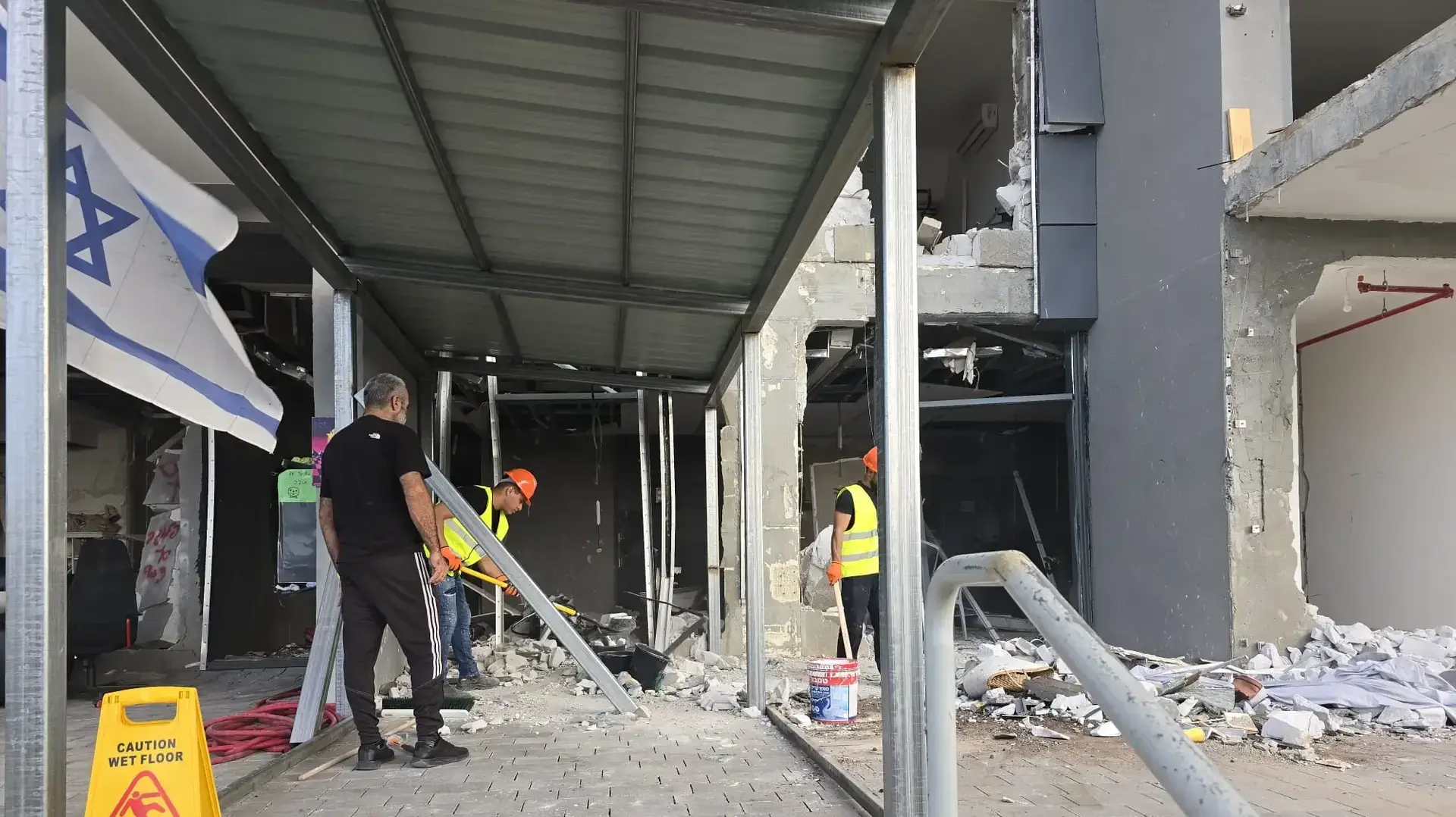 הבניינים שנפגעו מטיל איראני בבאר שבע