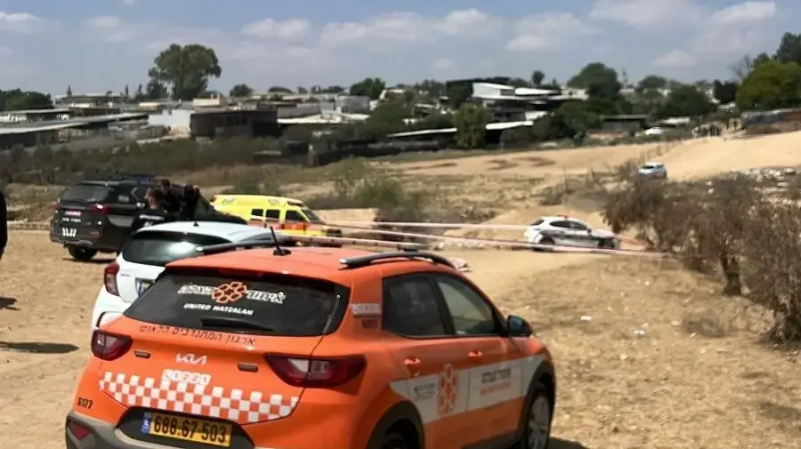 כוחות החירום בזירת איתור הגופה ליד רהט