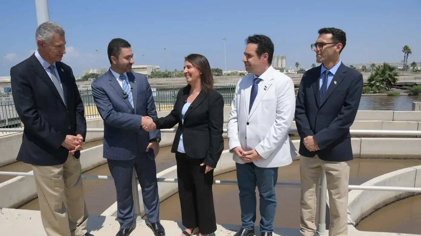 חברת הקבינט השרה גמליאל עם ראש המשלחת מטעם הנסיך פהלווי , סעיד קסמדינג'אד וחלק מחברי המשלחת הבוקר בשפד"ן