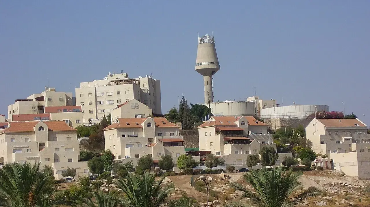 מגדל המים במעלה אדומים