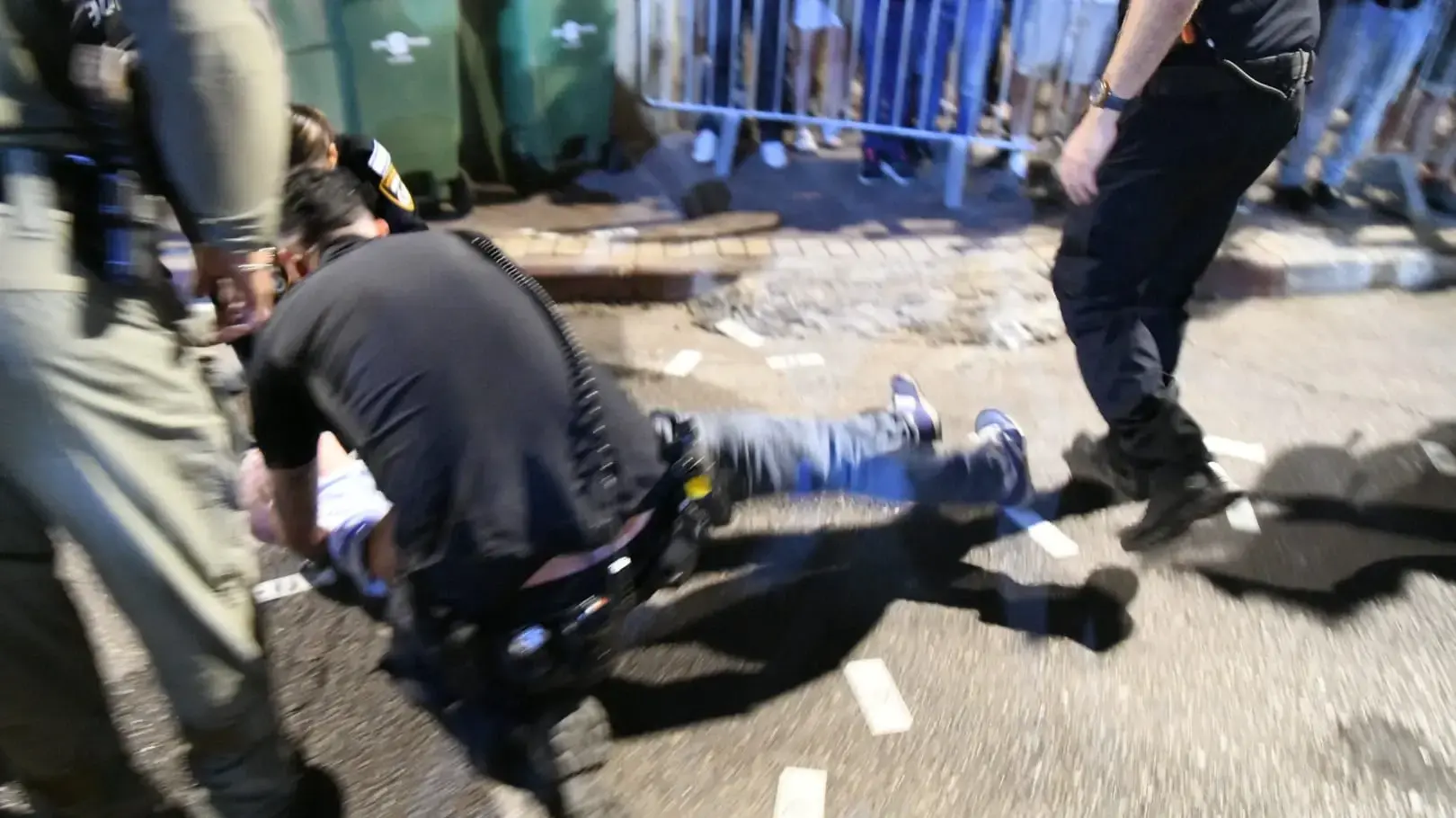 ראובן קסטרו, צלם וואלה, הותקף בזמן אירוע הרמת כוסית של הליכוד, פתח תקווה, 13 בספטמבר 2025