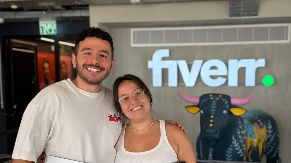עידן יולש ותמיר רחמים, עובדים יחד בפייבר. עידן יולש ותמיר רחמים, עובדים יחד בפייבר.