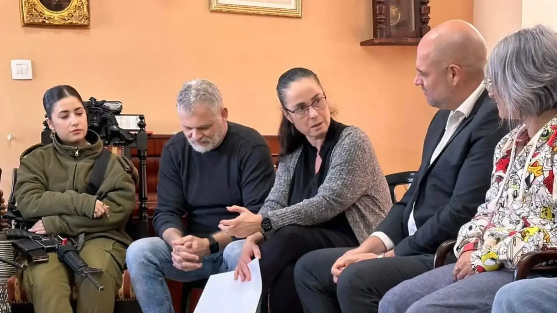 אוחנה בבית משפחת שרמן בלהבים