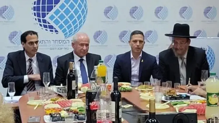 משמאל: מנכ״ל הלשכה עו״ד רפי גיל, השר אבי דיכטר, ראש העיר באר שבע רוביק דנילוביץ׳, הרב יורם כהן