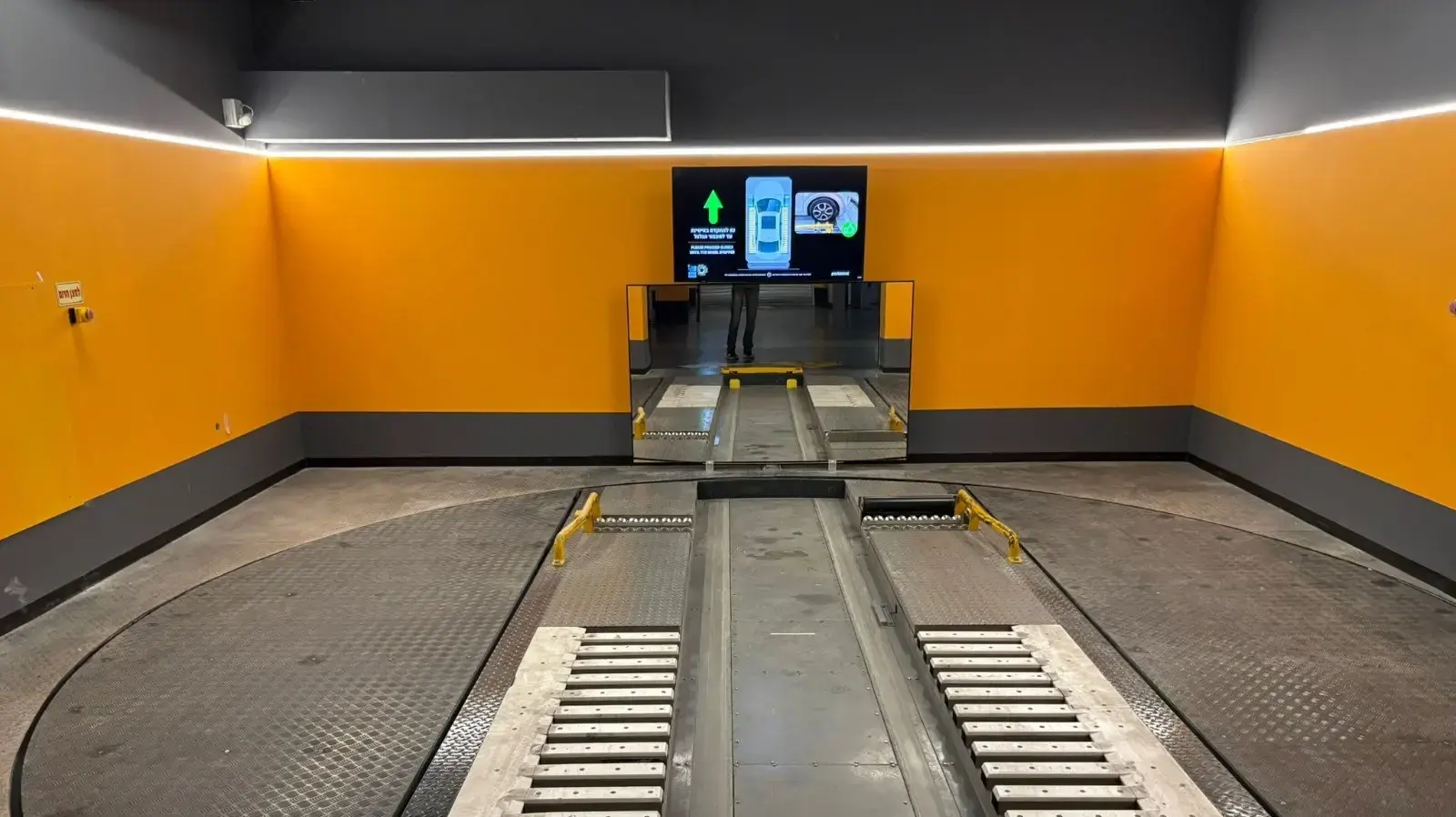 חניון רובוטי ציבורי ראשון ברחוב בוגרשוב בתל אביב