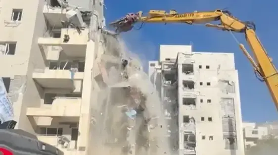 הריסת הבניין בבאר שבע שנפגע מטיל איראני במבצע ״עם כלביא״