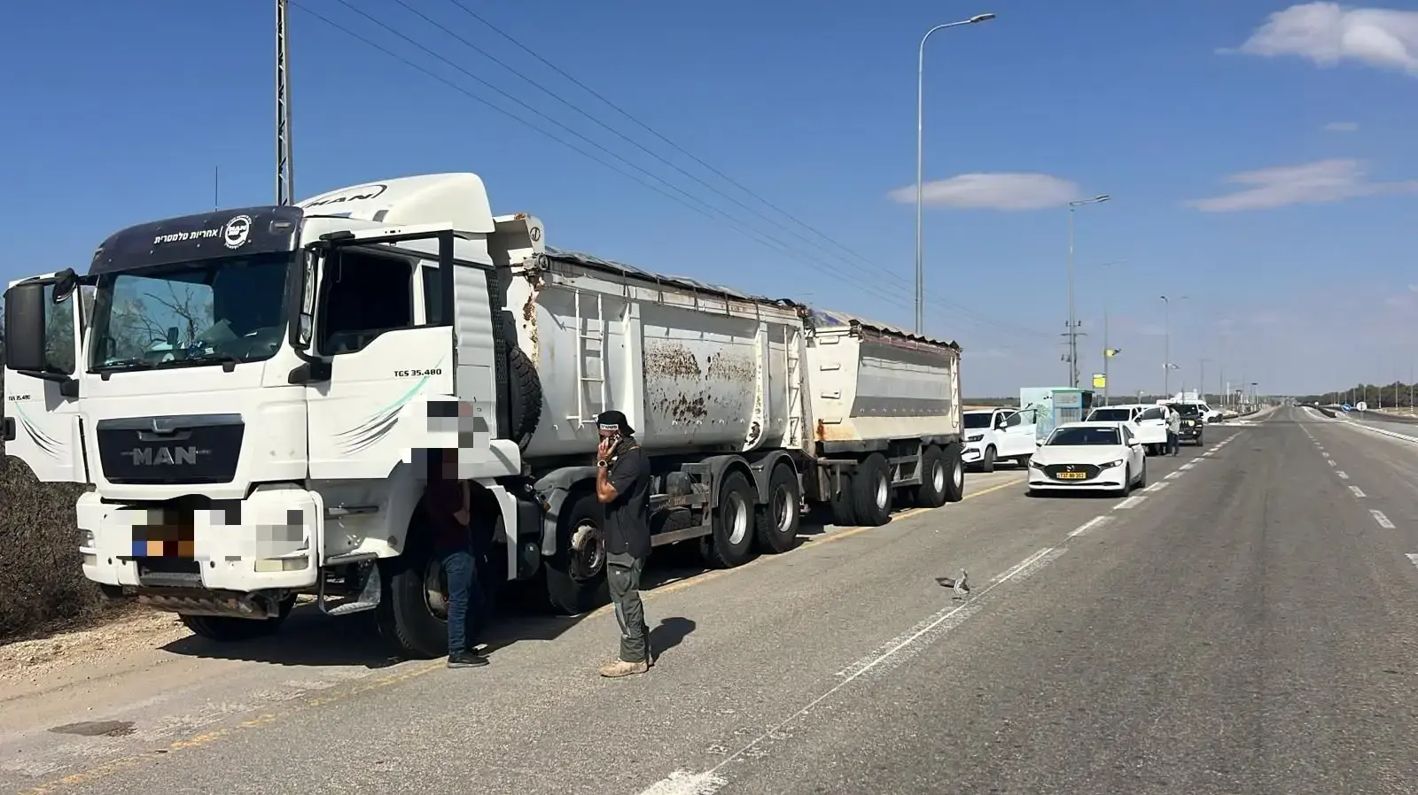 סיכול הברחה משמעותית בדרך למעבר כרם שלום - המשטרה בשיתוף מכס מעברי הגבול עצרה שלושה חשודים עם סחורה אסורה בהיקף גדול.