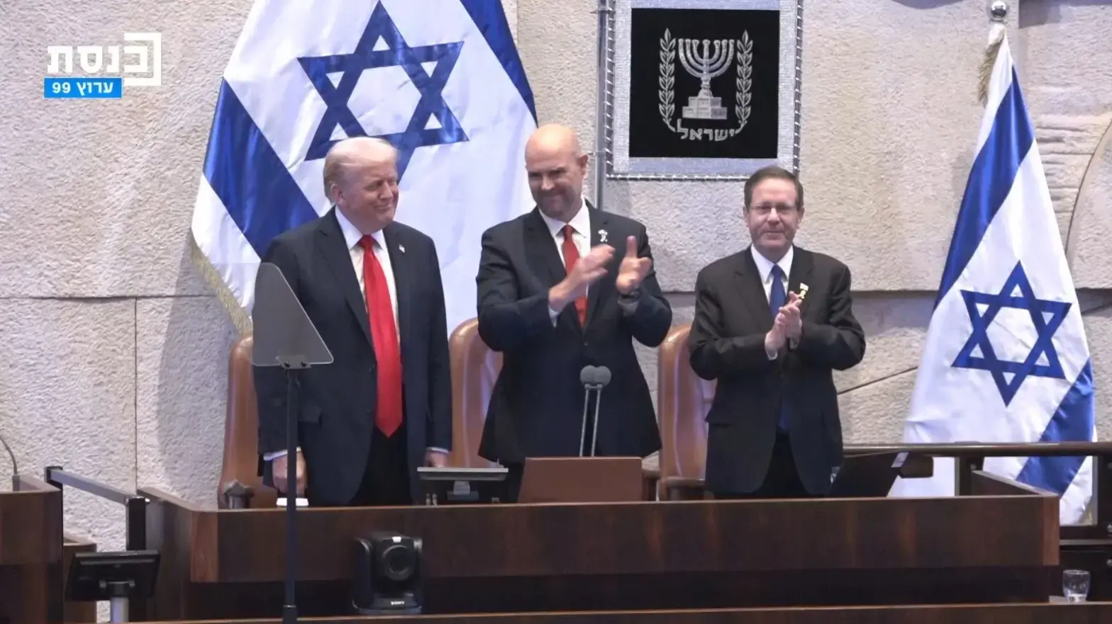 נשיא ארה"ב דונלד טראמפ, רה"מ בנימין נתניהו, יו"ר הכנסת אמיר אוחנה, 13 באוקטובר 2025