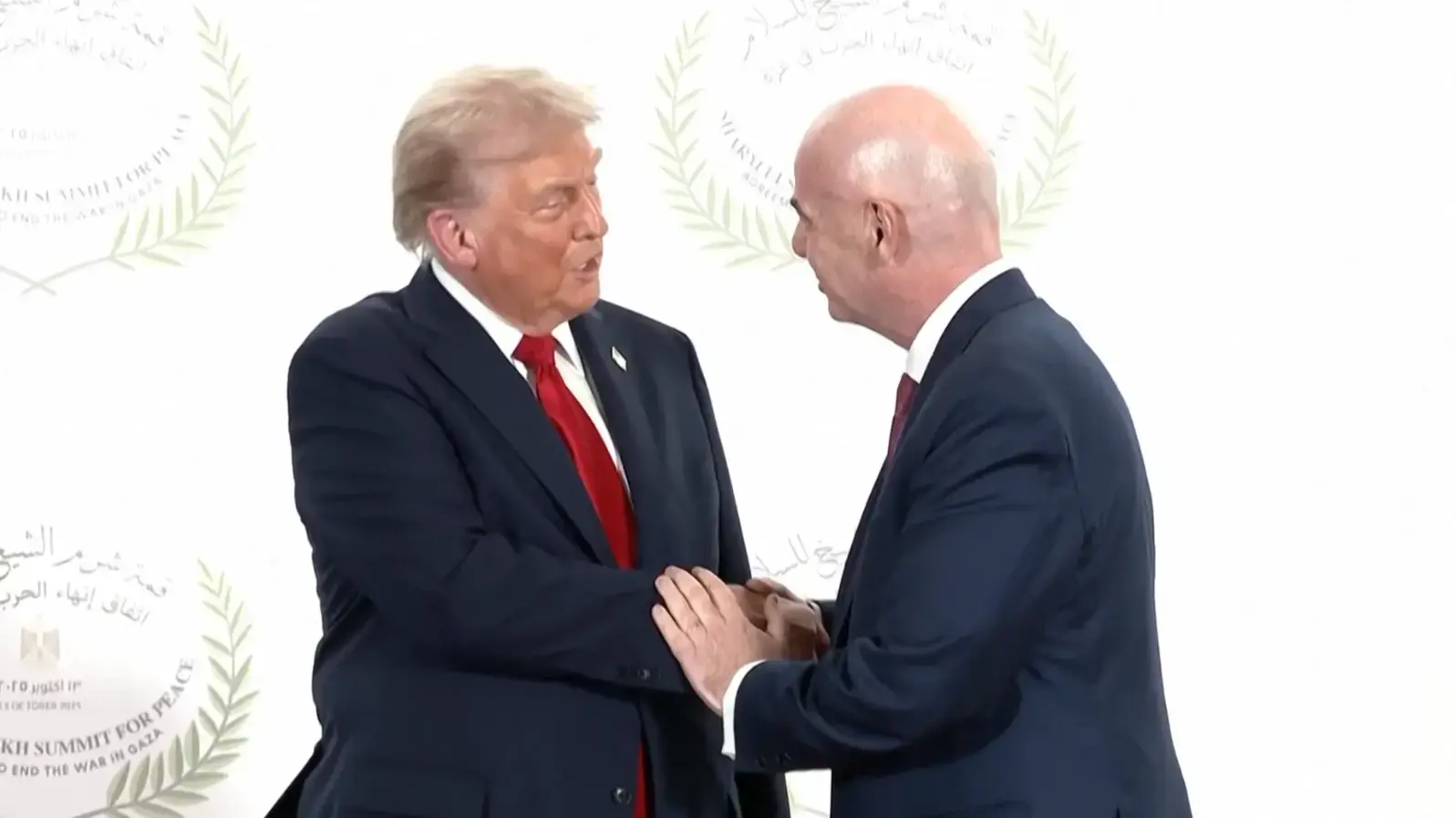נשיא פיפ"א נפגש עם נשיא ארצות הברית טראמפ, בשארם א-שייח, מצרים.