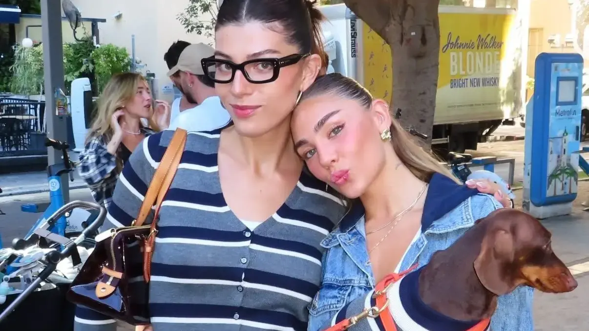 מאיה קיי ואלאיה הוף בהשקה בר מאצ'ה של טוונטיפורסבן. אוקטובר 2025