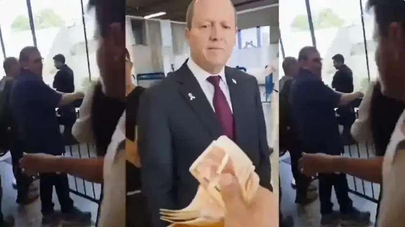 הפעיל החברתי ברק כהן מנופף בשטרות מול השר ניר ברקת