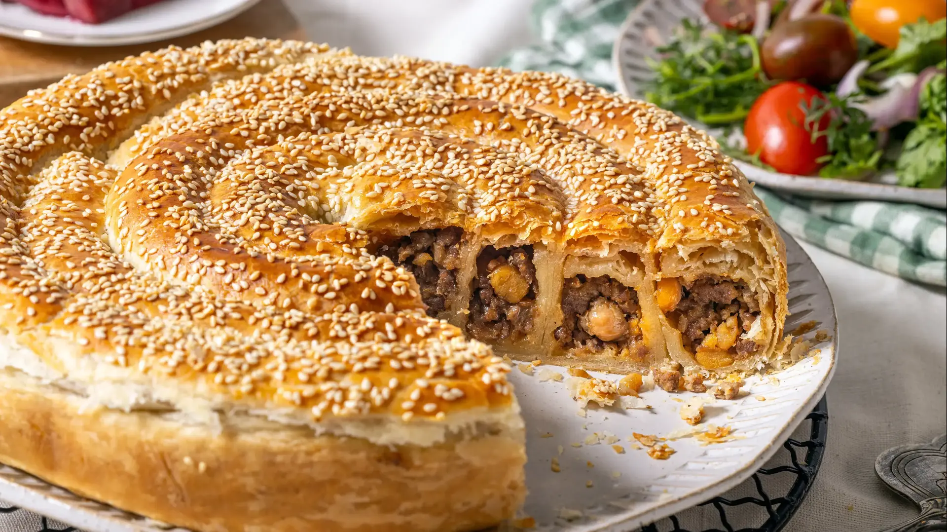 בורקס בשר עם חומוס בורקס בשר עם חומוס