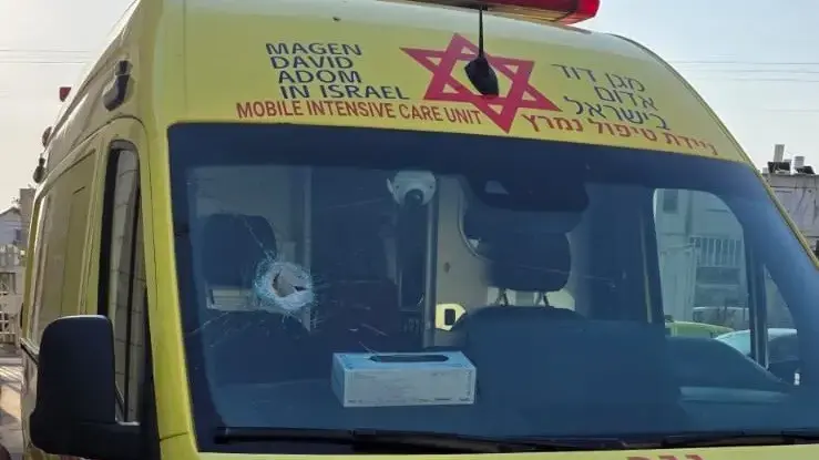 אמבולנס שנרגם באבן ברהט