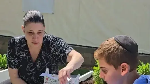 "גינת המשאלו"ת": מרחב מחקרי, שיקומי ואקולוגי לילדים בבית החולים שניידר