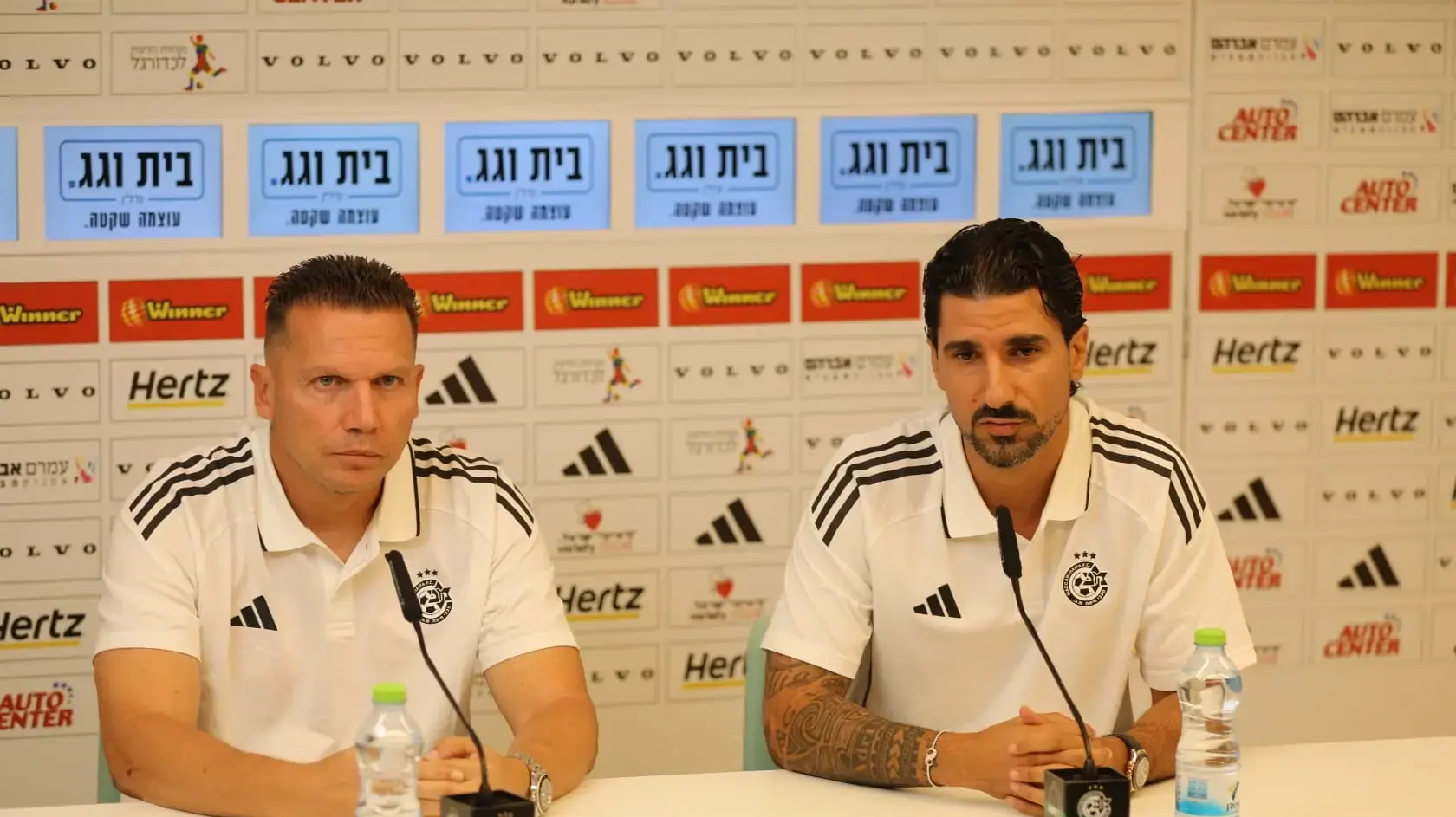 ליאור רפאלוב, ראש מערך הסקאוטינג של מכבי חיפה, עם המאמן ברק בכר