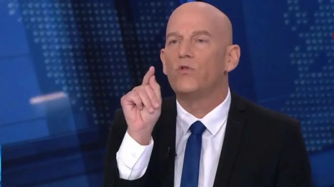 גיא פלג ואלמוג בוקר בעימות מתוך אולפן שישי חדשות 12