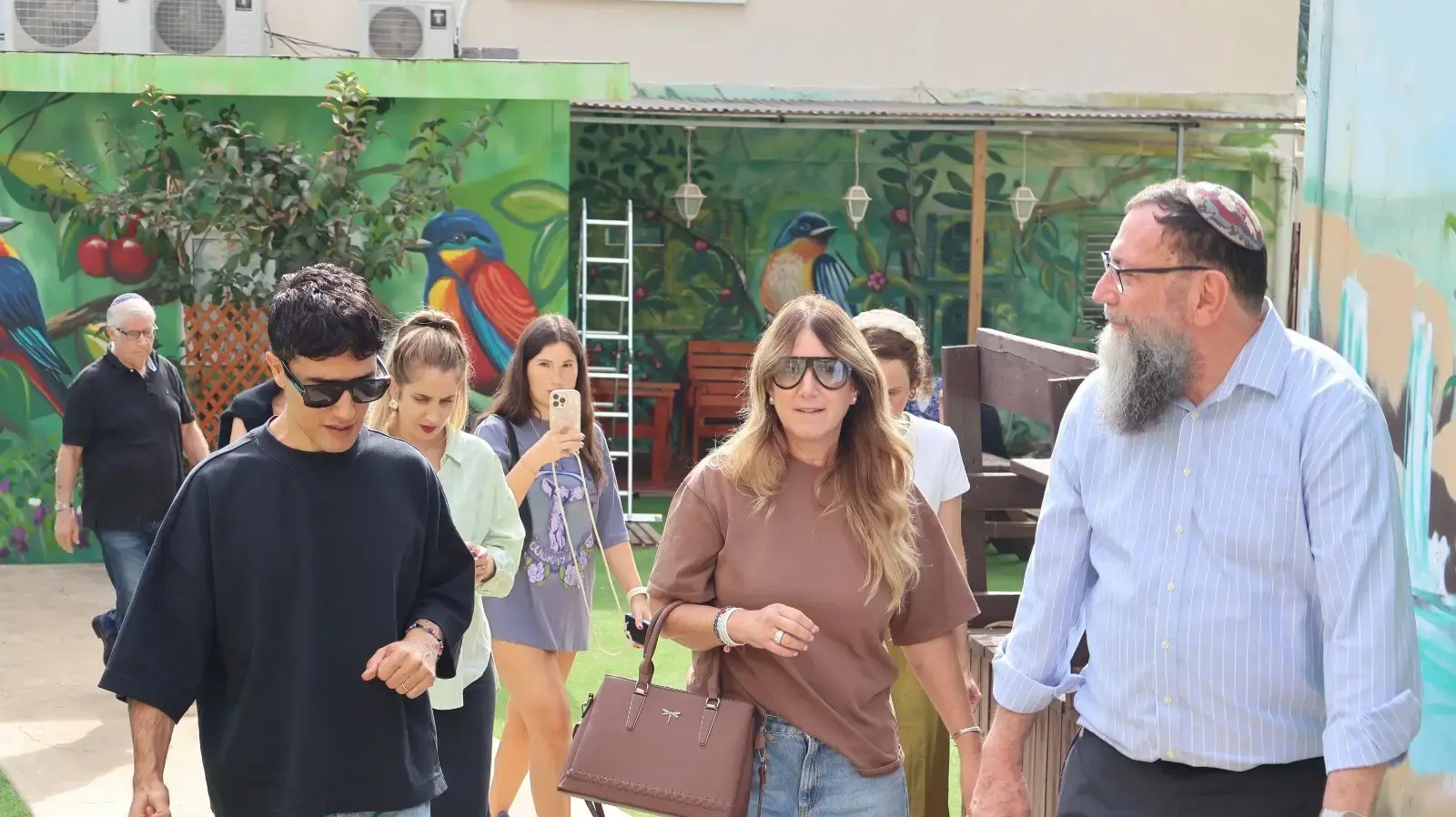 הראל סקעת עם אגודת הידידים של בית הילדים "אמונה צבע אלעזרקי"