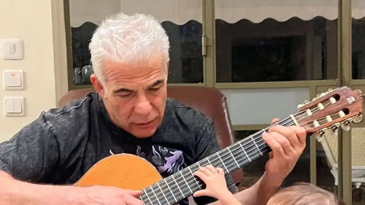 יאיר לפיד ונכדתו נעמי