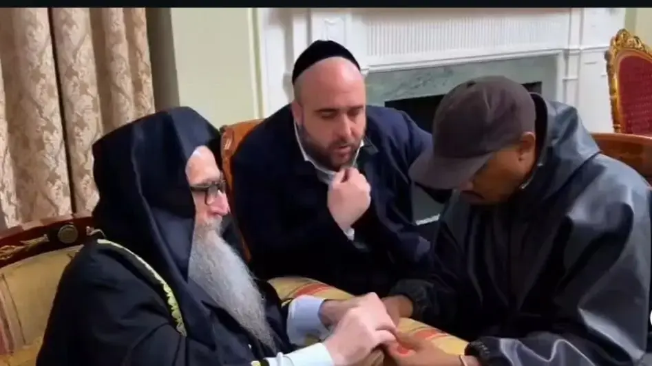 קניה ווסט בפגישה עם הרב פינטו