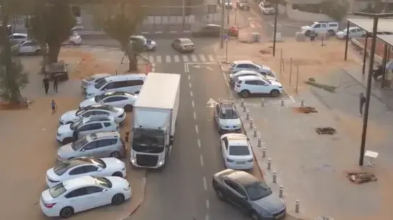 חונים באדום-לבן בשוק הישן בנתיבות