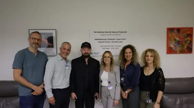 משמאל לימין: ד"ר דוד צרפתי, ד"ר אורן טנא, איגור טולצ'ינסקי, ורד רוט, סינדי שלכטר ושירי אמיר בושקניץ
