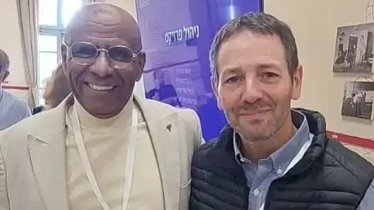 ראש מועצת רמת הנגב ערן דורון וראש מועצת נווה מדבר סלאמה אבו עדיסאן