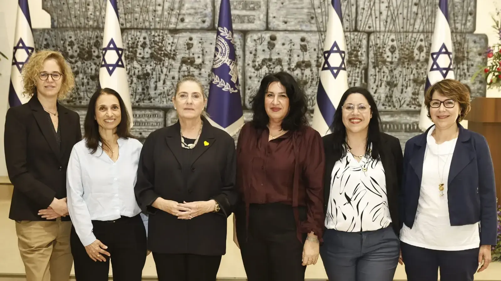 בתמונה - פרופסור דורית שחם, ד"ר מור מושקוביץ, ד"ר שני שילה, גברת מיכל הרצוג, פרופסור יעל רפאלי ופרופסור אלונה זר בתמונה - פרופסור דורית שחם, ד"ר מור מושקוביץ, ד"ר שני שילה, גברת מיכל הרצוג, פרופסור יעל רפאלי ופרופסור אלונה זר