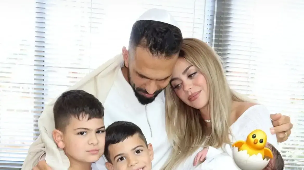 יולי מאנה וברק לביא עם ילדיהם