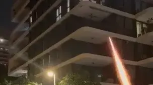 אוהדי מכבי תל אביב מוחים מחוץ לביתו של ז'ארקו לאזטיץ' אוהדי מכבי תל אביב מוחים מחוץ לביתו של ז'ארקו לאזטיץ'