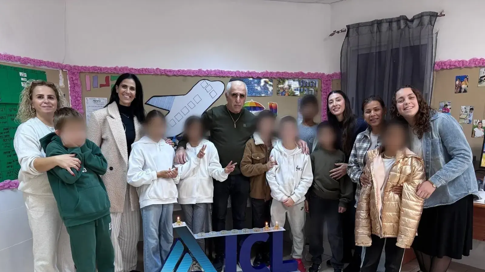 מאירים עם הקהילה מאירים עם הקהילה