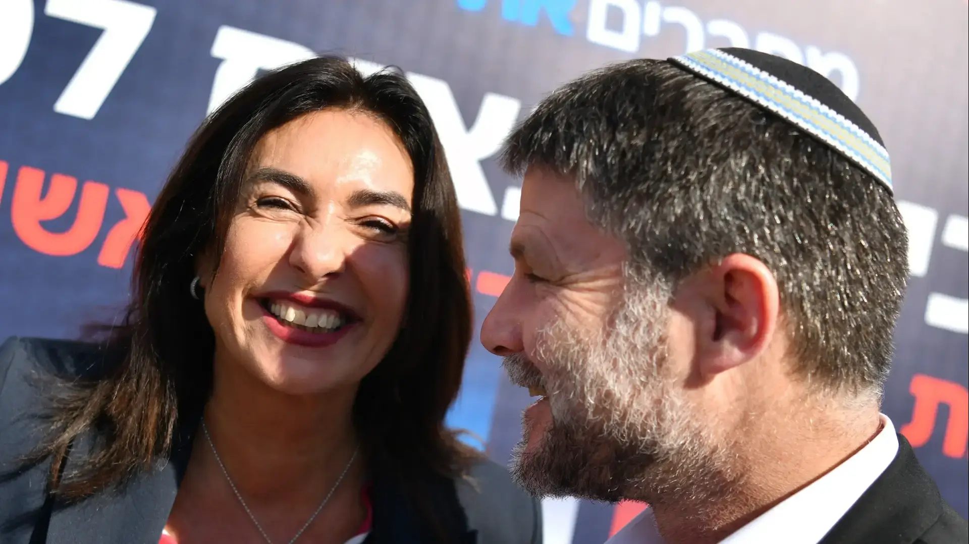שרת התחבורה מירי רגב, שר האוצר בצלאל סמוטריץ', טקס הארכת הקו האדום של הרכבת הקלה, ראשון לציון, 25 בדצמבר 2025
