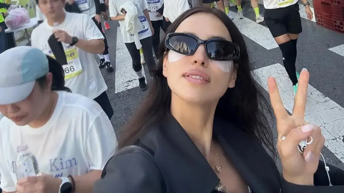 אירינה שייק בסיאול עם פאצ'ים בעיניים