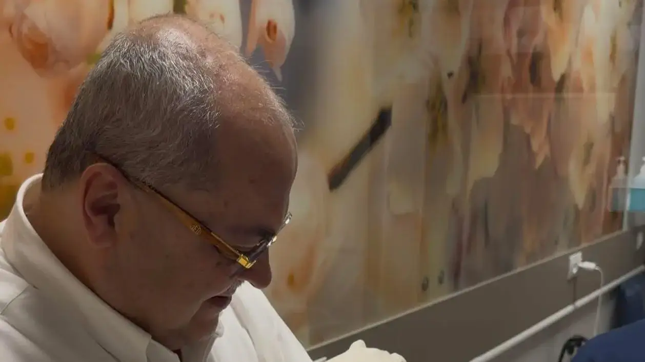 ח"כ אחמד טיבי ונכדתו תאלין