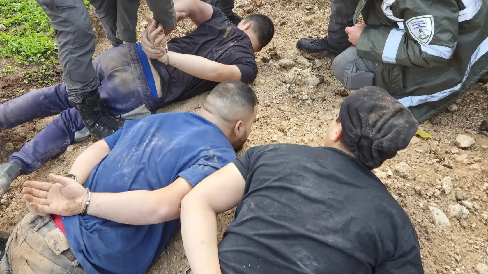 שודדי עתיקות נתפסו "על חם" במערת קבורה בסמוך לחיטין