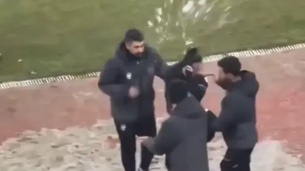 כדור שלג נזרק על דיא סבע כדור שלג נזרק על דיא סבע