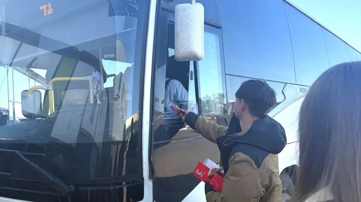 התלמידים מבאר שבע במחווה לנהגי התחבורה הציבורית