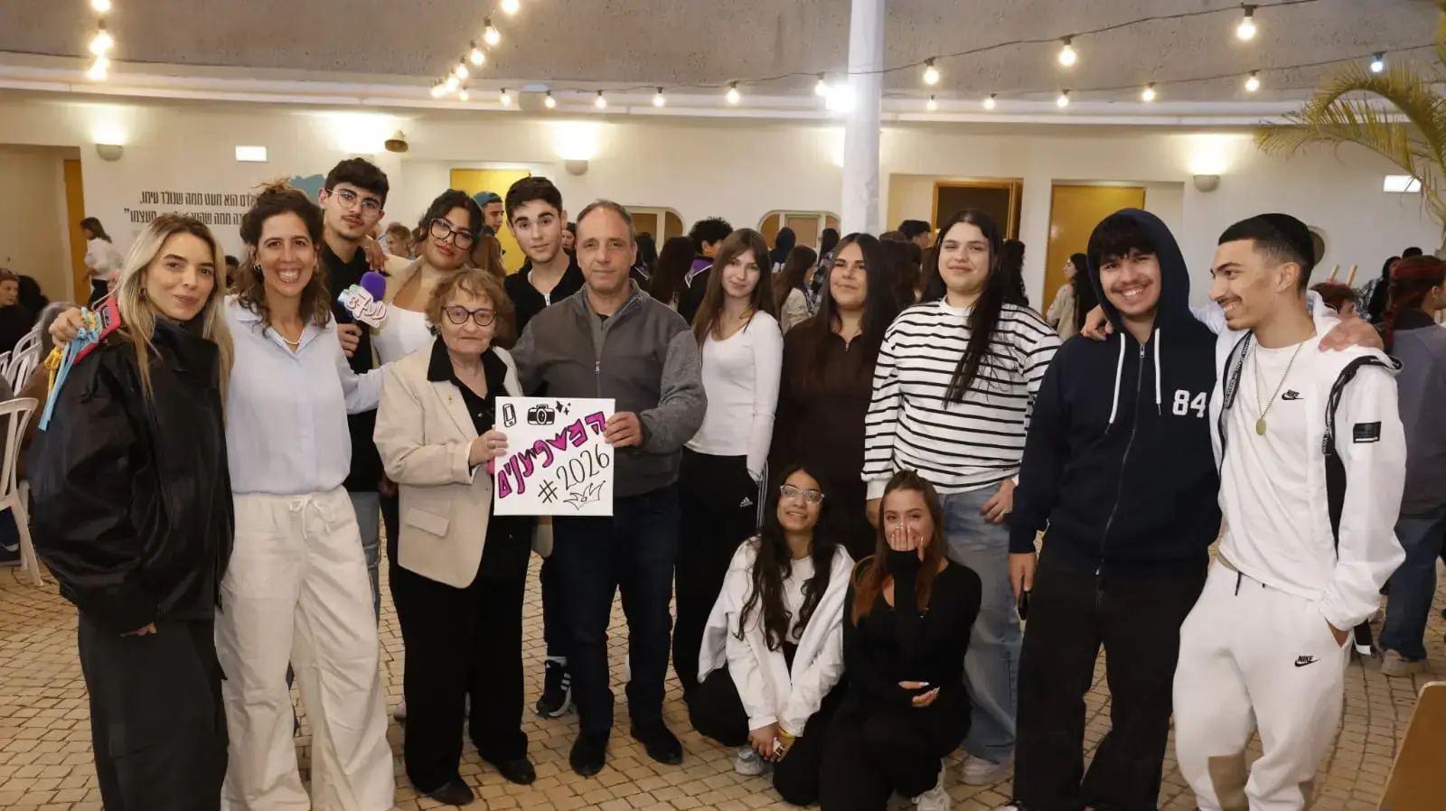 חיבור בין זהב לנעורים