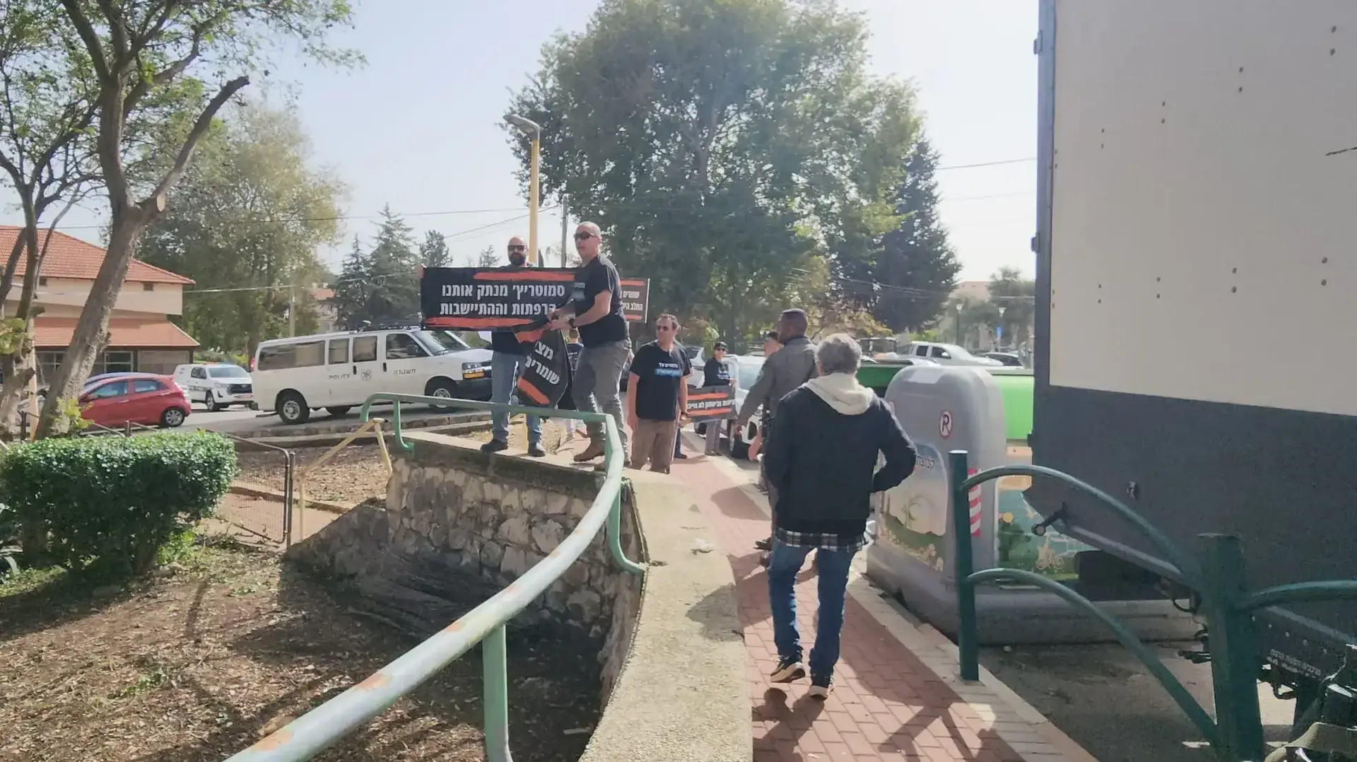 מפגינים נגד השינוי במשק החלב, מחוץ לישיבת הממשלה, קריית שמונה, 1 בפברואר 2026